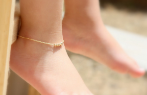 കാലിൽ ഒറ്റക്കൊലുസാണോ? ഇതൊന്ന് വായിച്ചോളൂ….