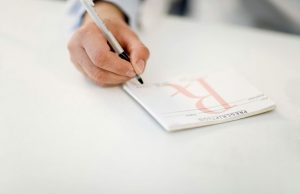 എന്തിനാണ് ഡോക്ടർമാർ ഇങ്ങനെ എഴുതുന്നത്?