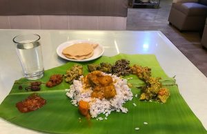 ഒരേ ഭക്ഷണം. വില പലവിധം.ആരുണ്ട് ചോദിക്കാൻ?