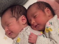 ഇതെന്താ ടെലിപതിയോ…! ഒന്നിച്ച് ഉറങ്ങുകയും ഉറക്കത്തില് പോലും ഒന്നിച്ച് പുഞ്ചിരിക്കുകയും ചെയ്യുന്ന രണ്ട് സുന്ദരി വാവകളെ കാണാം…