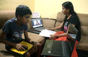 ഇനി സ്കൂള് തുറന്നാലും പഠിപ്പിച്ച് തീര്ക്കാന് കഴിയില്ല; ആകെ പിന്നിട്ടത് 20 ശതമാനം, ഓണ്ലൈന് ക്ലാസുകളുടെ അവസ്ഥയിതാണ്