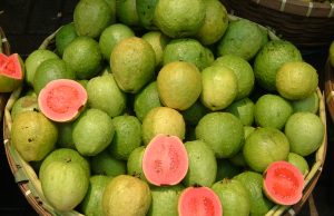 ദിവസവും ഓരോ പേരക്ക; പ്രതിരോധശേഷി കൂട്ടാന് മറ്റൊന്നും വേണ്ട