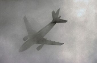 35 വര്ഷങ്ങള്ക്ക് മുന്പ് കാണാതായ വിമാനം റണ്വേയില് പറന്നിറങ്ങി; വാതില് തുറന്ന് കണ്ട കാഴ്ച വിവരിക്കാനാകാതെ ജീവനക്കാര്