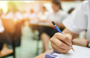 ഒരേ ദിവസം മൂന്ന് പരീക്ഷ; അവസരം നഷ്ടപ്പെടുന്നവർക്ക് മറ്റൊരു ദിവസം നൽകണമെന്ന് ഹൈക്കോടതി, പരീക്ഷകളും തീയതിയും അറിയാം