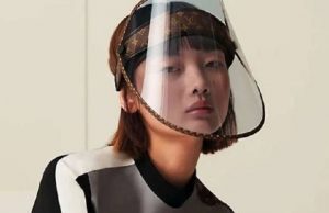 സ്വര്ണ്ണം പതിച്ചൊരു ഫേസ് ഷീല്ഡ്; തൊപ്പിയായും ഉപയോഗിക്കാം, വില കേട്ട് ആരും ഞെട്ടരുത്