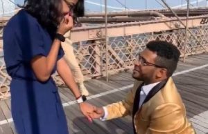 വിവാഹഭ്യര്ത്ഥനക്കിടയില് രസകരമായ സംഭവം: ചിരിച്ച് മരിച്ച് യുവതിയും യുവാവും