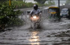 മഴക്കാലത്ത് ഡ്രൈവിംഗില് ശ്രദ്ധിക്കാം ഇക്കാര്യങ്ങള്
