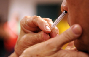 മൂക്കില് സ്പ്രേ ചെയ്യുന്ന കോവിഡ് വാക്സിന് വികസിപ്പിച്ച് ചൈന; 100 പേരില് ആദ്യ പരീക്ഷണം