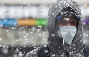 ശൈത്യകാലത്ത് കോവിഡ് വ്യാപനം കൂടും, പകര്ച്ചപ്പനിയും, മുന്നറിയിപ്പ് നല്കി ആരോഗ്യപ്രവര്ത്തകര്