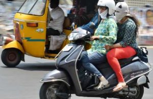 പിന്നിലിരിക്കുന്നവര് ഹെല്മറ്റ് വെച്ചില്ലെങ്കില് ഡ്രൈവറുടെ ലൈസന്സ് പോകും; പിഴ അടച്ചാലും ഇനി നടപടി