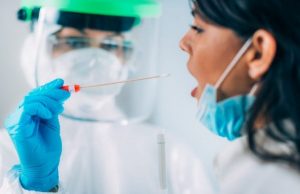 കോവിഡ് രോഗിയുടെ സാംപിള് ശേഖരിക്കുന്നതും കൈമാറ്റം ചെയ്യേണ്ടതും പിപിഇ കിറ്റ് ഉപയോഗിച്ച്; ഫെലൂഡ ടെസ്റ്റിന്റെ മാര്ഗനിര്ദേശങ്ങള് പുറത്ത്