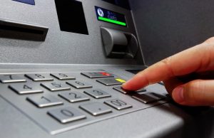 ഇനി എടിഎമ്മില് നിന്നും പണം ലഭിച്ചില്ലെങ്കില് ദിവസവും 100 രൂപ വീതം നഷ്ടപരിഹാരം