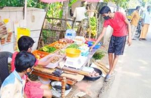 ക്ലാസ് കഴിഞ്ഞാല് കച്ചവടം, റോഡരികില് കച്ചവടം നടത്തുന്ന ഈ സഹോദരങ്ങളില് നിന്ന് ഏറെ പഠിക്കാനുണ്ട്