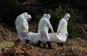 കോവിഡ് ബാധിച്ച് മരിച്ചവരുടെ സംസ്കാരം ഉറ്റ ബന്ധുക്കള്ക്ക് നടത്താം; പുതുക്കിയ മാര്ഗനിര്ദേശങ്ങള് പുറത്ത്