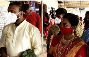 വിവാഹ സമ്മാനമായി കോവിഡ് പ്രതിരോധ കിറ്റ്; മാതൃകയായി ദമ്പതികള്