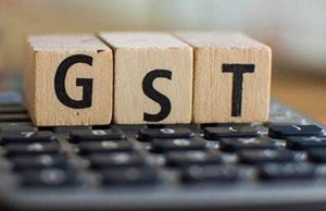 ചെരിപ്പുകളുടെയും വസ്ത്രങ്ങളുടെയും നികുതി കൂട്ടില്ലെന്ന് ജിഎസ്ടി കൗണ്സില്