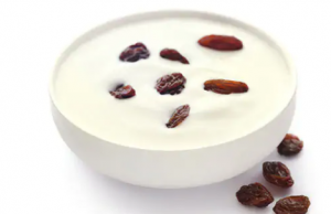 ഉണക്കമുന്തിരി ചേര്ത്ത തൈര് കഴിച്ചിട്ടുണ്ടോ?: ഗുണങ്ങള് അറിയാം