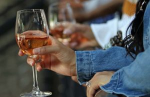 കോവിഡ് 19 വാക്സിന് എടുത്തവര്ക്ക് മദ്യപിക്കാമോ?