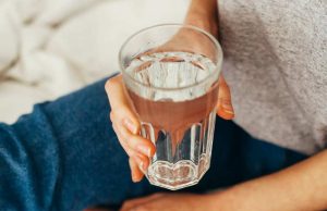 വെറുംവയറ്റില് വെള്ളം കുടിക്കാറുണ്ടോ? ആരോഗ്യഗുണങ്ങളറിയാം