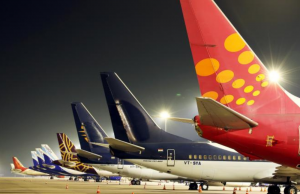 ആഭ്യന്തര വിമാന ടിക്കറ്റുകളുടെ നിരക്കില് വര്ധനവ്; 30 ശതമാനം വരെ ചാര്ജ് ഉയരും