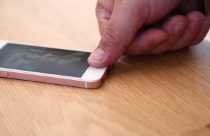 ആൻഡ്രോയ്ഡിനെ വീണ്ടും കടന്നാക്രമിച്ച് ആപ്പിൾ; സൈഡ്ലോഡ് ചെയ്യണമെങ്കിൽ ആൻഡ്രോയ്ഡ് വാങ്ങാൻ സി.ഇ.ഒ