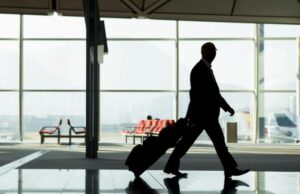 മറ്റുള്ളവരുടെ ലഗേജുകള് കൊണ്ടുവരുന്നവര്ക്ക് മുന്നറിയിപ്പ് നല്കി യുഎഇ