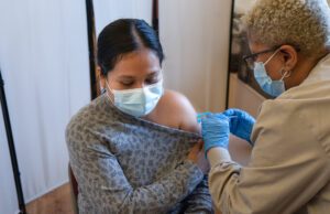 ആര്ത്തവ സമയത്ത് വാക്സിന് എടുക്കാമോ?; യാഥാര്ത്ഥ്യമറിയാം