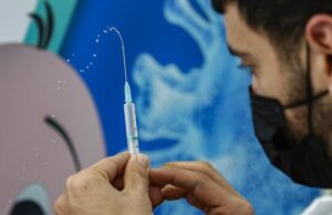 പ്രായമായവര്ക്കും ഭിന്നശേക്ഷിക്കാര്ക്കും പ്രത്യേക വരി, രണ്ടാം ഡോസ് എടുക്കുന്നവര്ക്ക് മുന്ഗണന; പുതുക്കിയ മാര്ഗരേഖ