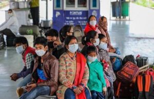 ട്രെയിനിലും റെയില്വേ സ്റ്റേഷനിലും മാസ്ക് നിര്ബന്ധം; ധരിക്കാത്തവര്ക്ക് 500 രൂപ പിഴ