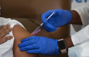 18 കഴിഞ്ഞ എല്ലാവര്ക്കും കോവിഡ് വാക്സിന്; സംസ്ഥാനത്ത് കൂടുതല് കോവിഡ് പ്രാഥമികചികിത്സാ കേന്ദ്രങ്ങള് തുറക്കും