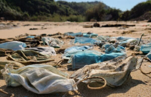 കിടക്കയില് പഞ്ഞിക്ക് പകരം ഉപയോഗിച്ച മാസ്കുകള്; ഫാക്ടറി പൂട്ടിച്ചു, അന്വേഷണം തുടരുന്നു