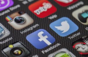 വാട്സ്ആപ്, ഫേസ്ബുക്ക്, ട്വിറ്റര് തുടങ്ങിയവയ്ക്ക് പാകിസ്ഥാനില് താല്ക്കാലിക വിലക്ക്