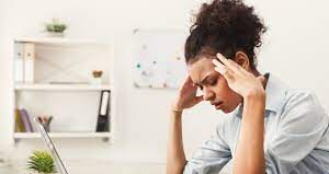 ആര്ത്തവത്തിന് മുന്പ് തലവേദന അനുഭവപ്പെടാറുണ്ടോ?; ഇക്കാര്യങ്ങള് അറിയാം