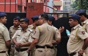 നിയന്ത്രണങ്ങളുടെ പേരില് ജനങ്ങളോട് അപമര്യാദയായി പെരുമാറുറത്; പൊലീസിന് ഹൈക്കോടതിയുടെ താക്കീത്