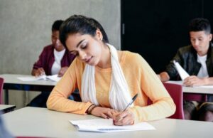 നീറ്റ് പരീക്ഷ സെപ്റ്റംബറിലേക്ക് നീട്ടിവെച്ചേക്കും; ജെഇഇ മെയ്ന് ഓഗസ്റ്റില്