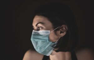 ഒമിക്രോണിനെ തടയാൻ തുണികൊണ്ടുള്ള മാസ്കിന് സാധിക്കില്ലെന്ന് വിദഗ്ധര്