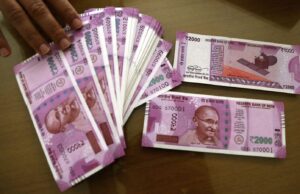 ഡോളറിനെതിരെ രൂപയുടെ മൂല്യം വീണ്ടും റെക്കോര്ഡ് താഴ്ചയിലേക്ക്