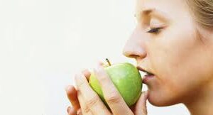 മൈഗ്രെയ്ന് പ്രശ്നങ്ങള്ക്ക് പരിഹാരം; ഈ ഭക്ഷണങ്ങള് കഴിക്കൂ