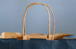 പച്ചക്കറി മുതല് ഫ്രിഡ്ജ് വരെ അടുത്തുള്ള കടകളില് നിന്ന് ഓണ്ലൈനായി; വി ഭവന് ആപ്പുമായി വ്യാപാരി വ്യവസായി