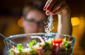 ഉപ്പ് എപ്പോള് ചേര്ക്കണം?; ബിപിയുള്ളവര് അറിയാന് ചില ടിപ്സ്