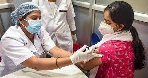 വാക്സിന് സുരക്ഷയേകുന്നത് നാല് മാസം മാത്രം?; ബൂസ്റ്റര് ഡോസ് വേണ്ടി വരുമെന്ന് പഠനം