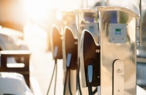 ഇലക്ട്രിക് വാഹനം സ്വന്തമാക്കുന്നവര്ക്ക് സന്തോഷവാര്ത്ത; എച്ച്പിസിഎല് 5,000 ഇവി ചാര്ജിങ് കേന്ദ്രം തുറക്കുന്നു