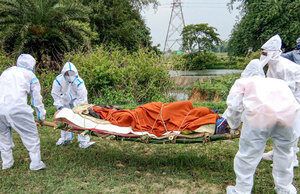 കോവിഡ് ബാധിച്ച് മരിച്ചവരുടെ ബന്ധുക്കള്ക്ക് നഷ്ടപരിഹാരം; പണം അക്കൗണ്ടിലെത്തും, ഓണ്ലൈന് വഴി അപേക്ഷിക്കാം