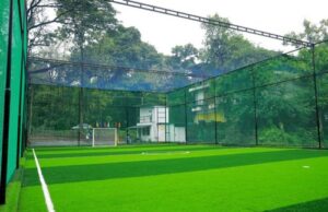 കുട്ടികള് വഴി തെറ്റുമെന്ന് കാണിച്ച് രാത്രി പത്തു മണിക്കു ശേഷം ഫുട്ബോള് ടര്ഫ് അടച്ചിടാന് പൊലീസ്; പരക്കെ വിമര്ശനം