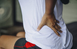 ഒമൈക്രോണ് രോഗമുക്തരായവരില് പുറംവേദന തുടരുന്നു; റിപ്പോര്ട്ട്