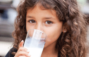 പാല് അധികം കുടിക്കുന്നത് നിരവധി ആരോഗ്യ പ്രശ്നങ്ങൾ ഉണ്ടാക്കും