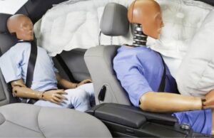 കാറുകളിൽ ആറ് എയർ ബാഗ് നിർബന്ധമാക്കാൻ ഒരുങ്ങി കേന്ദ്രം