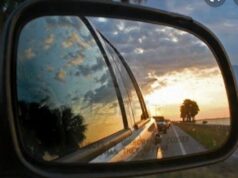 റിയർ വ്യൂ മിററിനെ കുറിച്ച് അറിയേണ്ട കാര്യങ്ങൾ