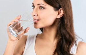 വെള്ളം കുടിക്കൂ, മുടി പ്രശ്നങ്ങൾക്ക് ബൈ പറയൂ